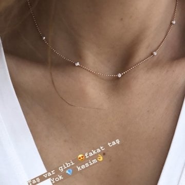 BEYAZ TOPÇUKLU ROZ ZİNCİR KOLYE