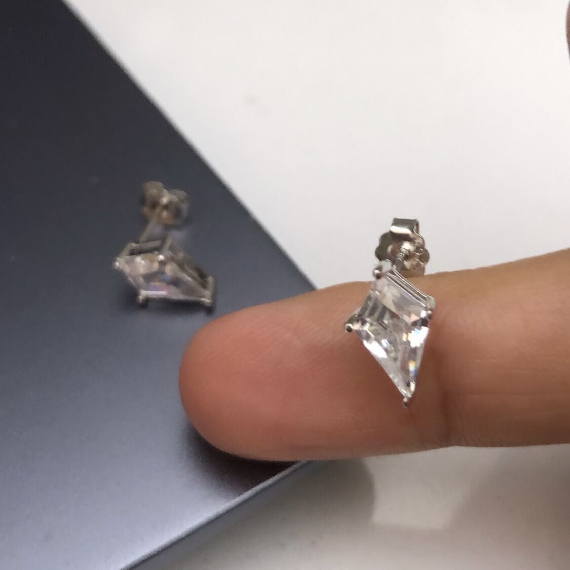 Taşlı İthal Gümüş Küpe