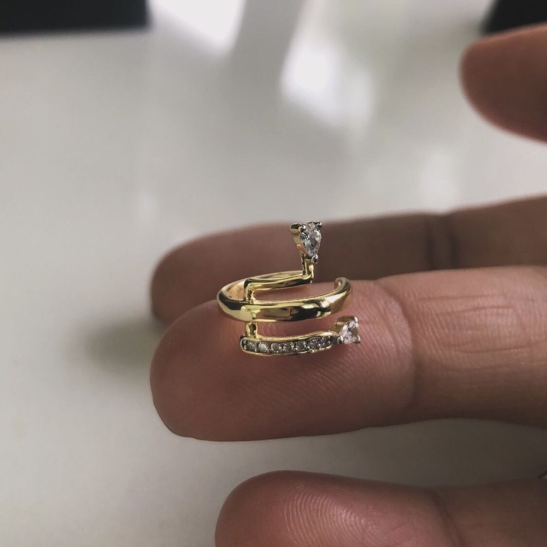 Taşlı Kıkırdak Küpe İthal Gold