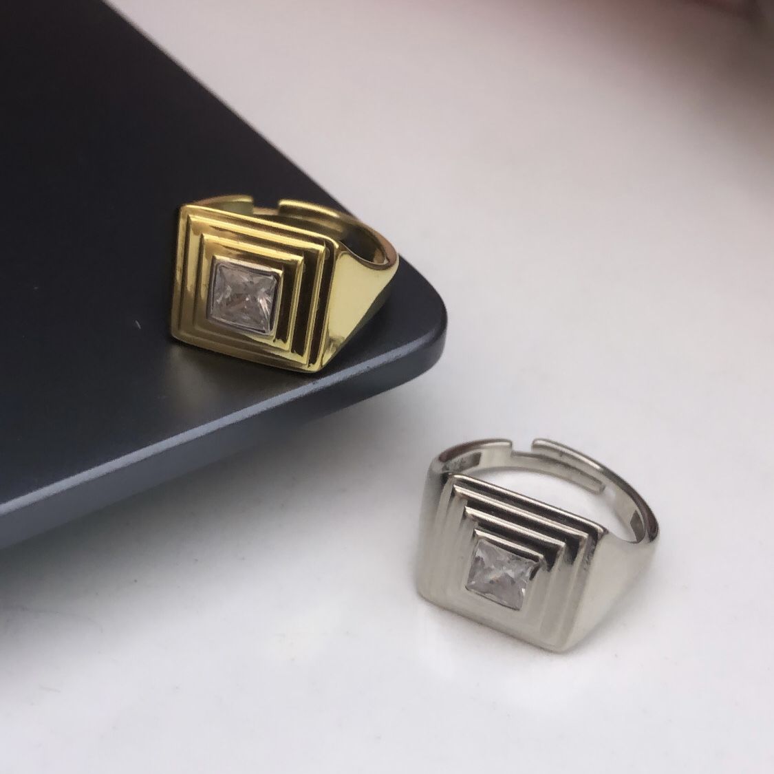 Kare Taşlı Yüzük