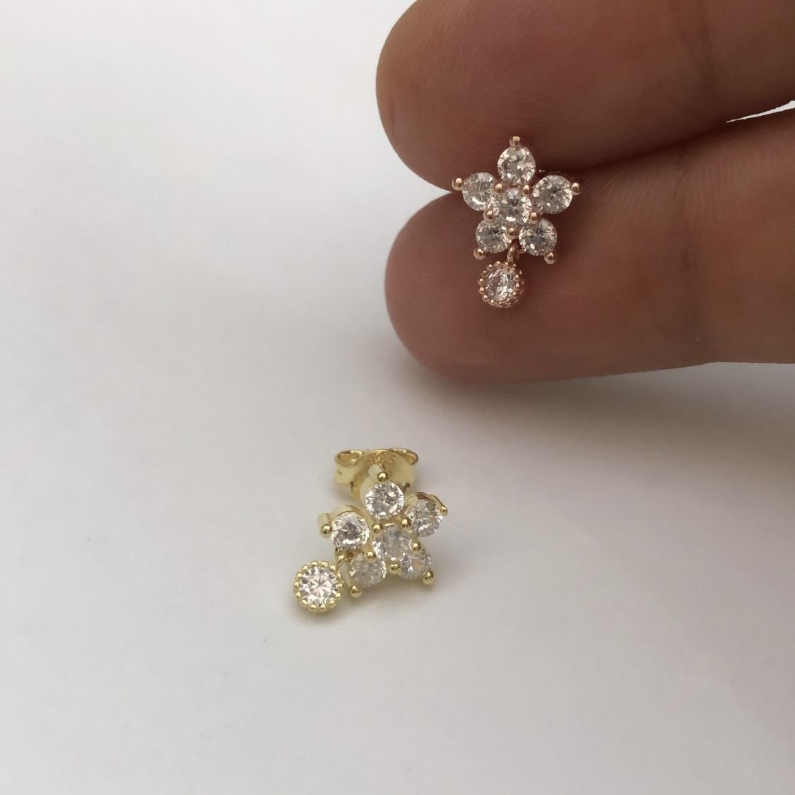 Minimal  Çiçek Küpe