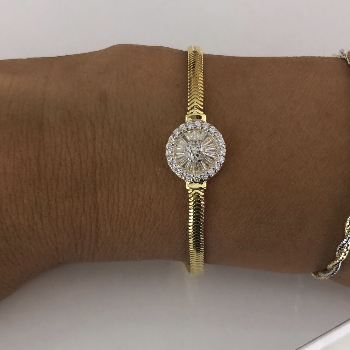 Yuvarlak Baget Taşlı Balık Sırtı Bileklik