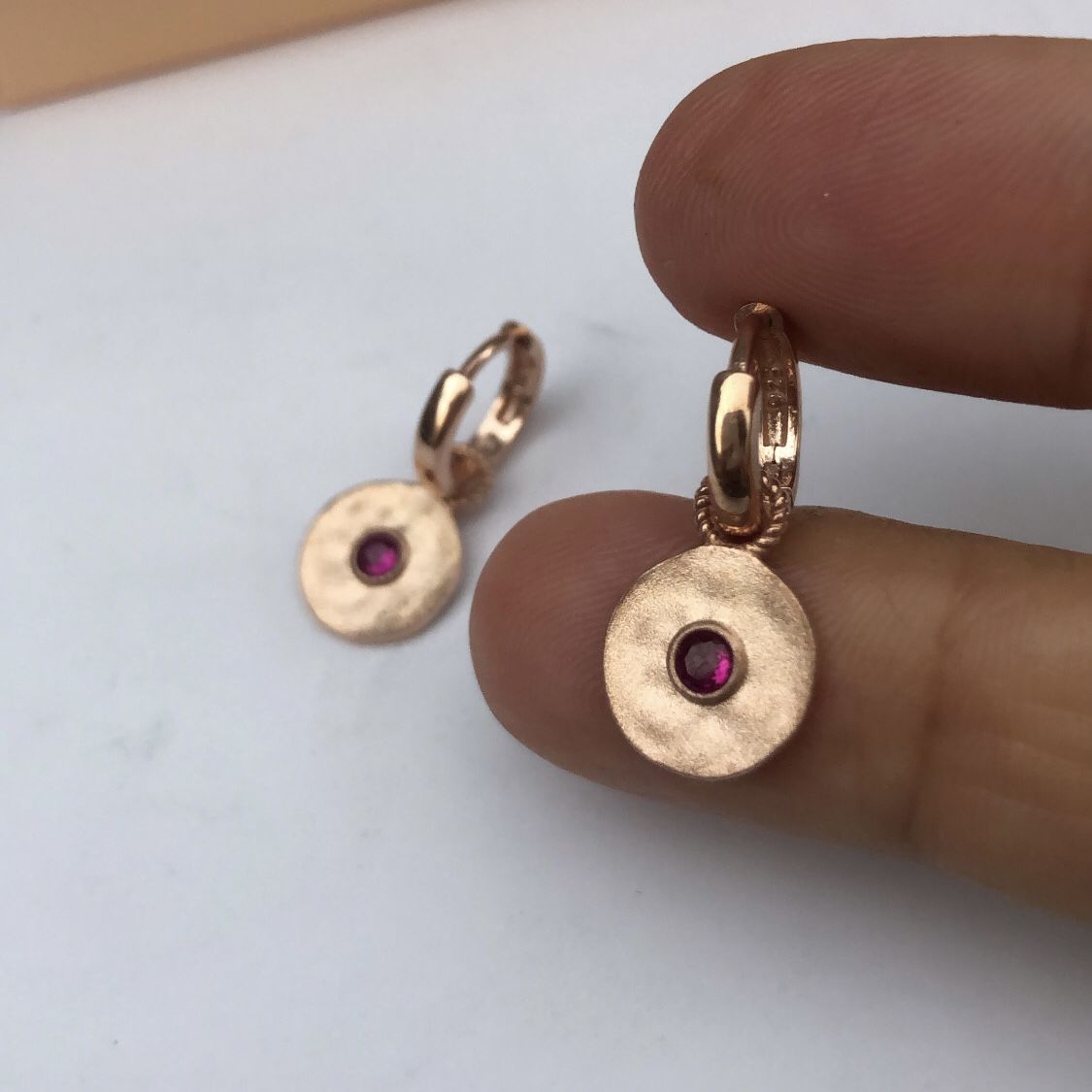 Dövme Küpe Pembe Taşlı