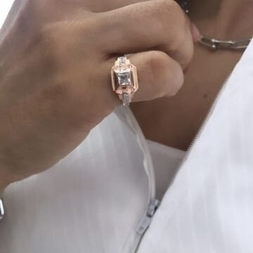 Kare Taşlı Serçe Parmak Yüzük